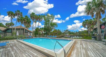Sawgrass Oasis Poolside, Waterfront Condo