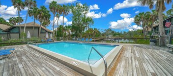 Sawgrass Oasis Poolside, Waterfront Condo