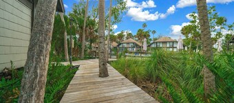 Sawgrass Oasis Poolside, Waterfront Condo