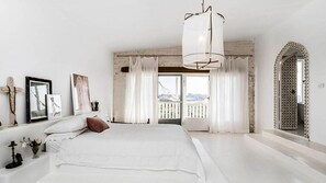 4 soverom, strykejern/-brett, internettilgang og sengetøy