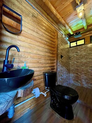 タオル、石鹸、トイレットペーパー