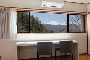 Interior - Hideaway lodge with a view of Mt Fuji Near Lake Saiko BBQ Corporate training / Minamitsurugun Yamanashi (Minamitsurugun)