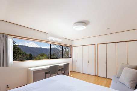 3 bedrooms, desk, free WiFi, bed sheets. Hideaway lodge with a view of Mt Fuji Near Lake Saiko BBQ Corporate training / Minamitsurugun Yamanashi