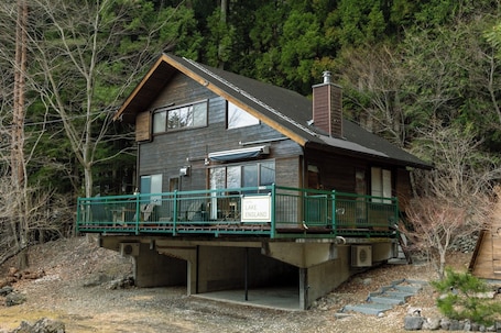 Exterior. Hideaway lodge with a view of Mt Fuji Near Lake Saiko BBQ Corporate training / Minamitsurugun Yamanashi