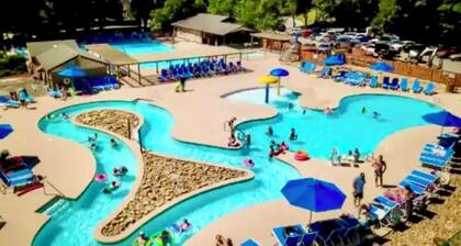 Mountain Vibes & Morning Brews Studio retreat in Rumbling Bald-HI amenities!