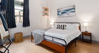 Luxury 1BD | A+ Downtown Location | King Bed Condo