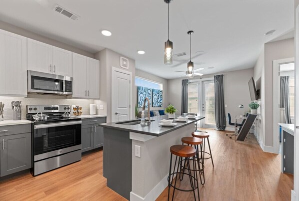 Fridge, microwave, oven, stovetop