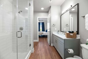 Hair dryer - Luxury King 1bd Pool + Gym + Parking + Stockyards (Fort Worth)