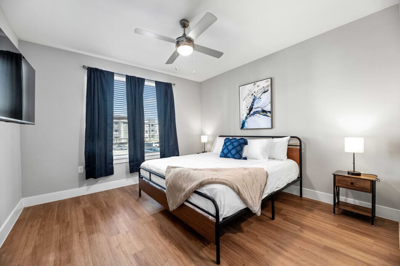 1 bedroom, desk, iron/ironing board, WiFi