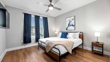1 bedroom, desk, iron/ironing board, WiFi