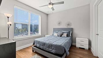 1 bedroom, desk, iron/ironing board, WiFi