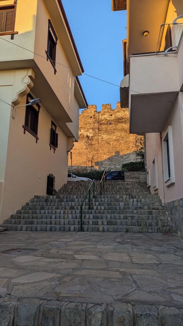 Exterior - Charming 1-bedroom cottage with WiFi, AC in fabulous Thessaloniki (Thessaloniki)