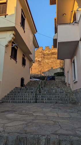 Charming 1-bedroom cottage with WiFi, AC in fabulous Thessaloniki