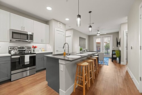 Sleeps 10 w/King Bed+Gym+Free Parking+Stockyards