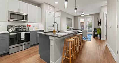 Sleeps 10 w/King Bed+Gym+Free Parking+Stockyards