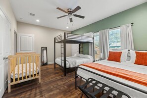 2 bedrooms, desk, iron/ironing board, WiFi