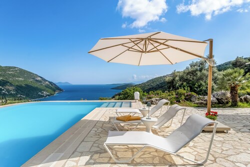 Luxurious private Kronos Estate 44.000 m2, 5 star, spectacular sea view!