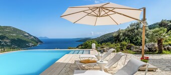 Luxurious private Kronos Estate 44.000 m2, 5 star, spectacular sea view!