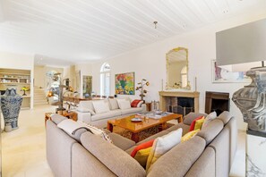 Smart TV, fireplace, stereo - Luxurious private Kronos Estate 44.000 m2, 5 star, spectacular sea view! (Ellomeno)