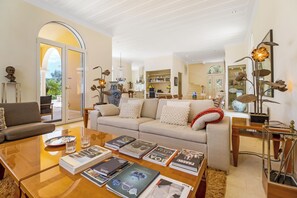 Smart TV, fireplace, stereo - Luxurious private Kronos Estate 44.000 m2, 5 star, spectacular sea view! (Ellomeno)