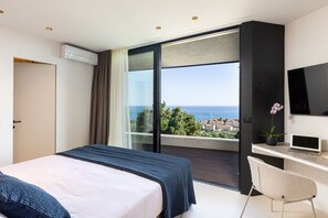 6 bedrooms, in-room safe, iron/ironing board, travel cot