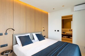 6 bedrooms, in-room safe, desk, iron/ironing board