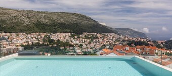 Modern Villa in Dubrovnik with Infinity Rooftop Pool