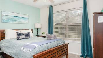 4 habitaciones, tabla de planchar con plancha, wifi y ropa de cama