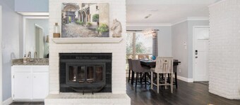  Green Belt cul-de-sac with hiking trail in the heart of the city. 5 Miles -DFW