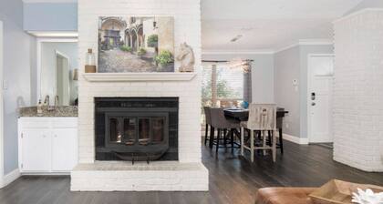 Green Belt cul-de-sac with hiking trail in the heart of the city. 5 Miles -DFW