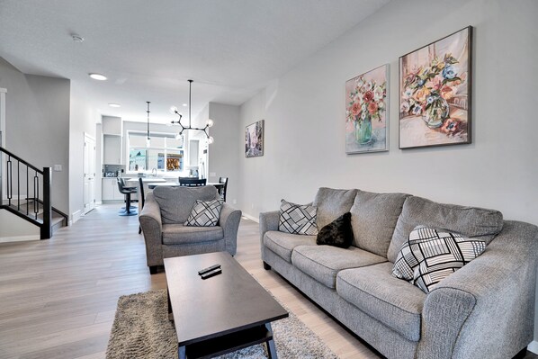 Smart TV, computer monitors