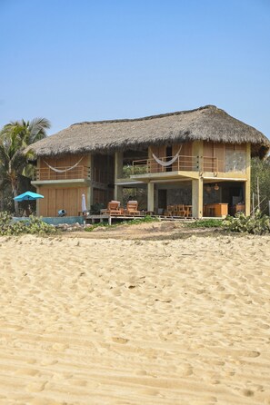 Exterior - Las Olas, spacious beach front room with infinity pool and spectacular views (Agua Blanca, Tonameca)
