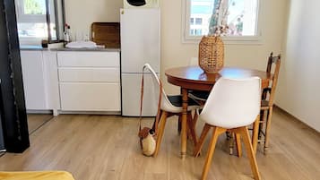 2 Schlafzimmer, Bügeleisen/Bügelbrett