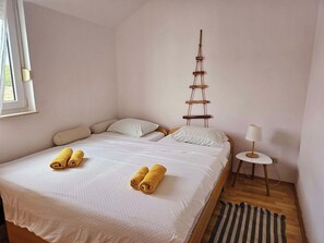 2 chambres, fer et planche à repasser, Wi-Fi, draps fournis