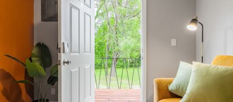 Cozy 2-bedroom apartment close to Kansas City, King bed and Workspace