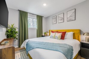 2 slaapkamers, een bureau, een strijkplank/strijkijzer, gratis wifi