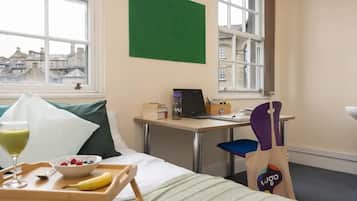 5 bedrooms, blackout curtains, free WiFi, bed sheets
