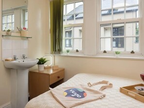 Blackout curtains, free WiFi, bed sheets