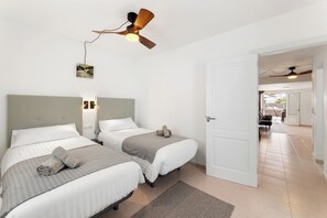 2 habitaciones, tabla de planchar con plancha, wifi y ropa de cama