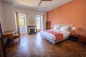 7 chambres, fer et planche à repasser, lit parapluie, accès Internet