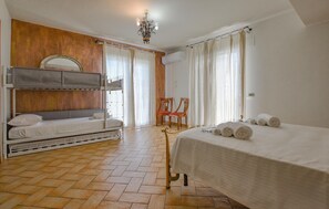 5 habitaciones, cuna de viaje y wifi gratis 