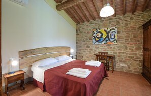 6 makuuhuonetta, silitysrauta/-lauta, vauvan matkasänky, ilmainen Wi-Fi