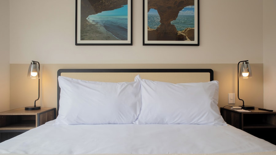 Salaverry by Wynwood House