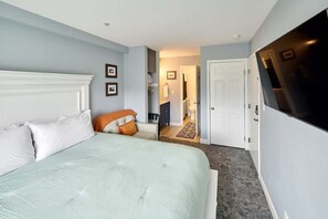 1 bedroom, iron/ironing board, WiFi, bed sheets - Remodeled Oceanfront Suite - Indoor Pool and Ocean Views! (Lincoln City)