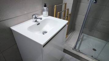 Apartament, 3 dormitoris | Bany