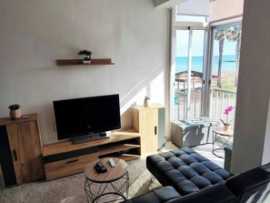 Apartment, 3 Bedrooms | Living room