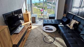 Apartment, 3 Bedrooms | Living room