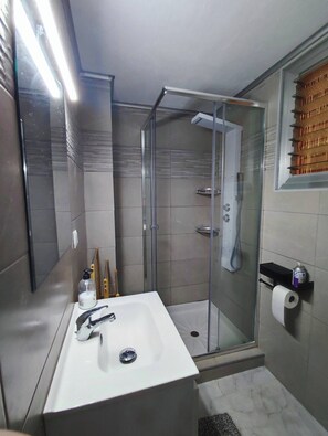 Appartement, 3 chambres | Salle de bain