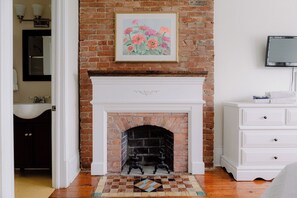 Interior - Bayview House at Lake on the Mountain (Prince Edward)