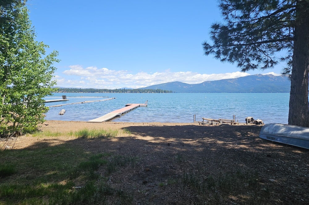 Lakefront Cabin in Prattville - Canyondam, CA